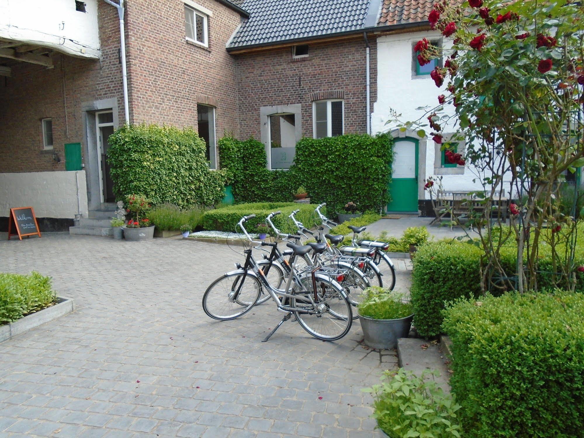 B&B De Oude Winning Riemst Exterior foto